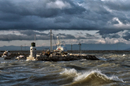 Έρευνες στην Αρτέμιδα, για τον εντοπισμό 52χρονου χειριστή ιστιοσανίδας