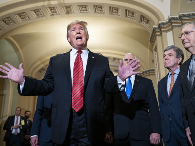 Το 55% των Αμερικανών θεωρεί απαραίτητη την έναρξη της έρευνας για την παραπομπή του Donald Trump