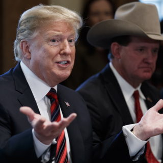 Στο 37% η δημοτικότητα του Ντόναλντ Τραμπ, ενώ συνεχίζεται το shutdown