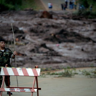 Αυξάνεται ο αριθμός των νεκρών και αγνοουμένων στη Βραζιλία μετά την κατάρρευση φράγματος