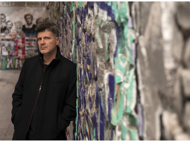 Τι λέει ο Φοίβος Δεληβοριάς «για τη χρήση της εικόνας του σε προεκλογικό spot του Κυριάκου Μητσοτάκη»…