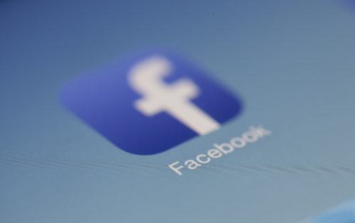 Ρεκόρ δαπανών για λόμπινγκ από Google και Facebook το 2018