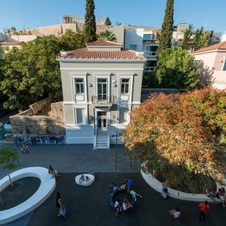 Κάτω από την Ακρόπολη υπάρχει μια παιδική χαρά που δεν μοιάζει με καμία άλλη