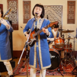 Οι Ιάπωνες Pyramidos ξαναχτυπούν τραγουδώντας τα «Καγκέλια» [ΒΙΝΤΕΟ]