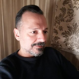 [κάτω από το χαμηλό φεγγάρι], του Νίκου Σταυρόπουλου