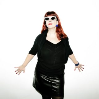 Η Τζίνα Σωτηροπούλου έχει στο υπνοδωμάτιο της μια φωτεινή υδρόγειο σφαίρα για να τη χαζεύει πριν κοιμηθεί