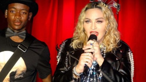 Η Μαντόνα τίμησε τα γεγονότα του Stonewall σε μια πρωτοχρονιάτικη εμφάνιση