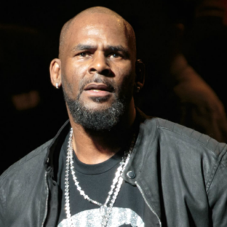 Αποκαλύψεις σε νέο ντοκιμαντέρ: Ο τραγουδιστής R.Kelly κατηγορείται για παιδεραστία