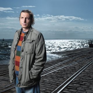 [Και όσο γλυκαίνω από τις θύμησες και τις τριανταφυλλιές], του Χρήστου Πυθαρά