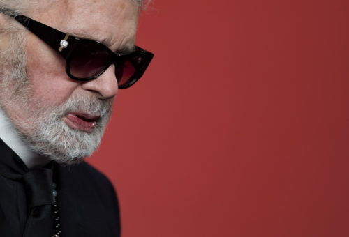 Πέθανε ο σχεδιαστής μόδας Καρλ Λάγκερφελντ