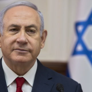 Ισραήλ: Οι δύο ισχυρότεροι αντίπαλοι του Νετανιάχου συμμαχούν ενόψει πρόωρων εκλογών