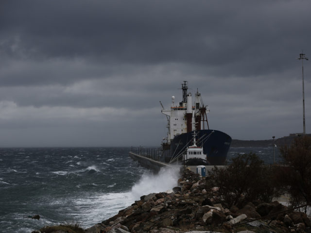Συνεχίζονται τα προβλήματα στα ακτοπλοϊκά δρομολόγια λόγω των ισχυρών ανέμων