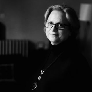 Λένα Φιλίπποβα: «Δυσκολεύομαι πολύ να κατανοήσω πώς στην Ελλάδα θέατρο ρεπερτορίου σημαίνει να έχεις 17 παραστάσεις στη σεζόν»