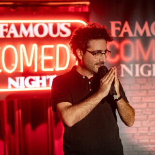 Η άνθιση της stand up κωμωδίας στην Ελλάδα συμβαίνει ξανά στα bars της πόλης