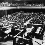 Στις 25 Φεβρουαρίου του 1919 κηρύσσεται με λαμπρότητα η έναρξη των εργασιών λειτουργίας της Κοινωνίας των Εθνών