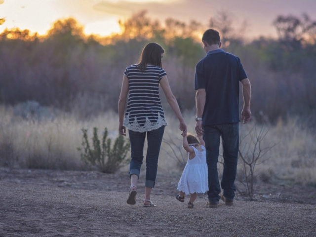 Κρίση, ανισότητα των φύλων, γάμος: Τι μας αποθαρρύνει από το να κάνουμε παιδιά