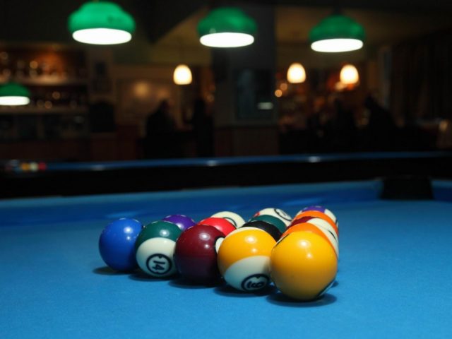 Το Mister100 είναι ένα ζωντανό, παραδοσιακό στέκι για τους φίλους του μπιλιάρδου