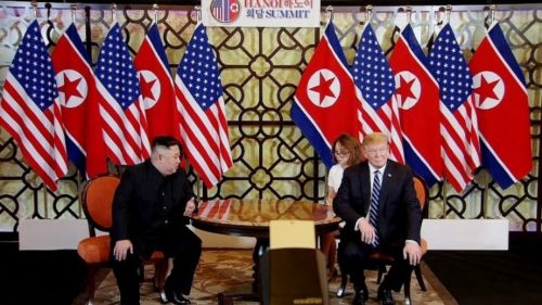 Λευκός Οίκος: Δεν υπήρξε συμφωνία μεταξύ Τραμπ – Κιμ