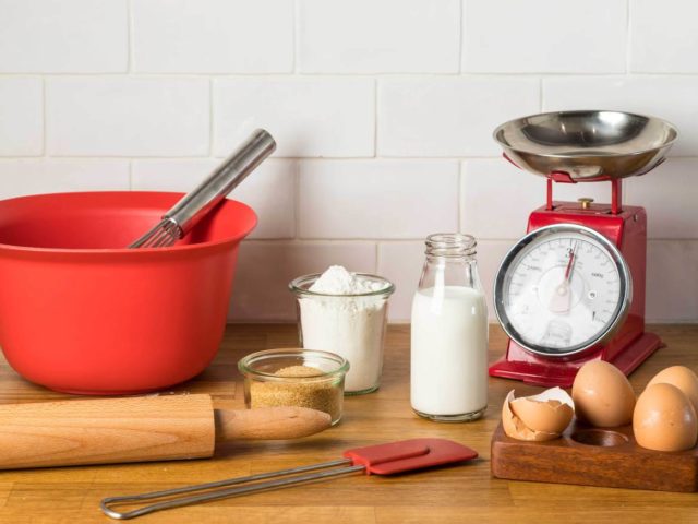 12 απαραίτητα εργαλεία για ζαχαροπλαστική χωρίς μίξερ