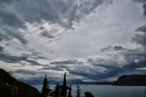 Νέα επιδείνωση του καιρού από το μεσημέρι με τοπικά ισχυρές βροχές και καταιγίδες