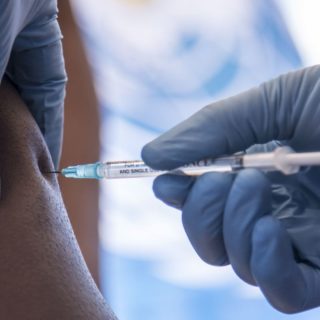 Ιταλία: Τα ανεμβολίαστα παιδιά απαγορεύεται να πηγαίνουν στο σχολείο βάσει νέου νόμου