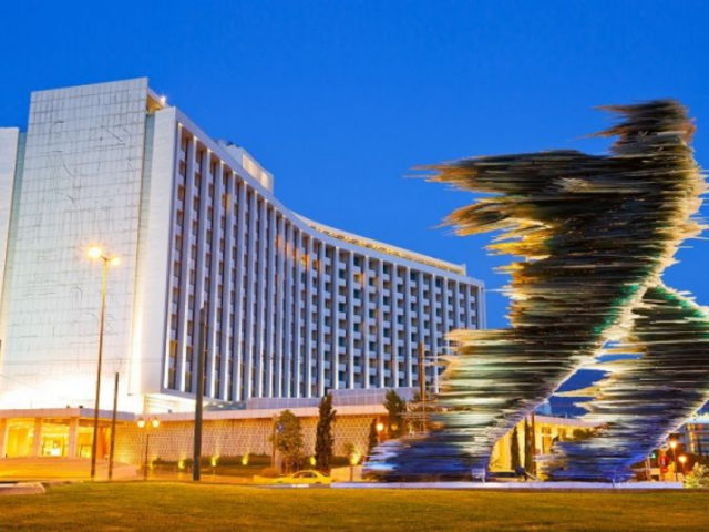 Αμετακίνητος στην Αθήνα παραμένει ο «Δρομέας»