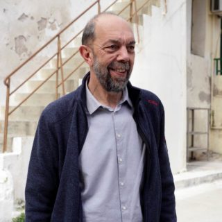 Νίκος Μπελαβίλας: «Μπασκετμπολίστες, μάνατζερ ποδοσφαιρικών ομάδων, άσχετοι με το αντικείμενο επιχειρούν να διοικήσουν το δεύτερο μεγαλύτερο λιμάνι της Μεσογείου, πράγμα που φυσικά δεν γίνεται.»