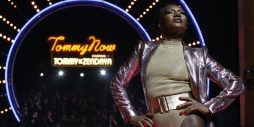 Εντυπωσίασε η 70χρονη Grace Jones στην επίδειξη μόδας του Tommy Hilfiger [ΒΙΝΤΕΟ]