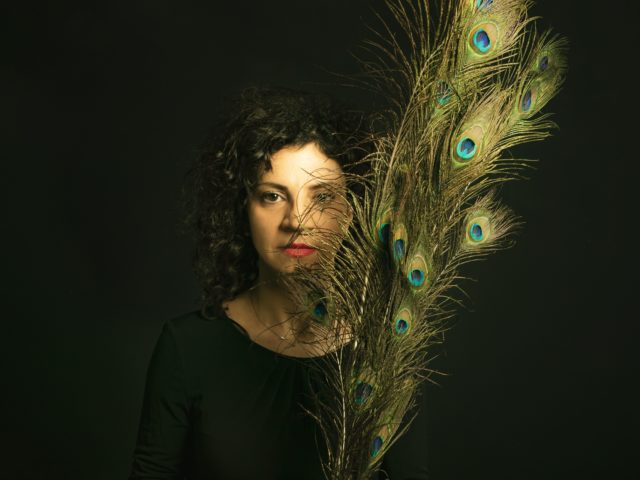 Μου μοιάζει η Κατερίνα Γώγου μ’ έναν ήλιο, που καίγεται από μόνος του