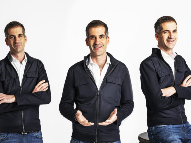 Για τον Κώστα Μπακογιάννη, οι λακούβες στους δρόμους της Αθήνας δεν είναι αριστερές ή δεξιές. Είναι πρόβλημα.