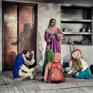 Πώς ένας Έλληνας καλλιτέχνης άνθησε δημιουργικά στο Ομάν;