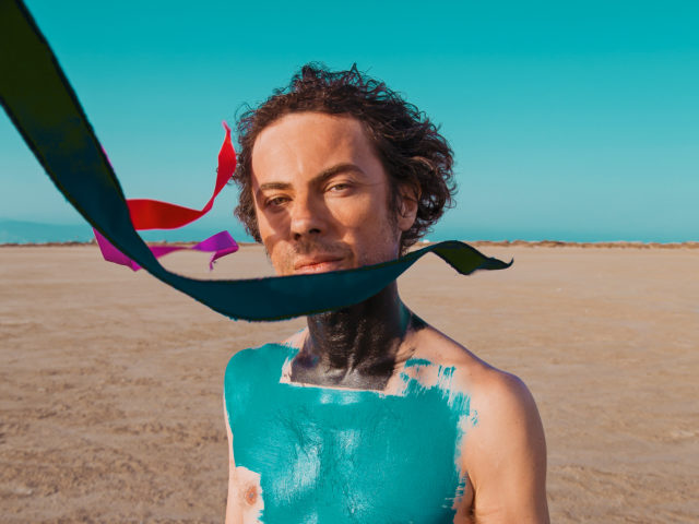 Το σύμπαν του Freedom Candlemaker είναι το μέρος όπου δημιουργεί ο Λευτέρης Μουμτζής