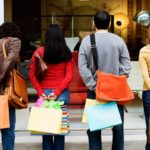 Ποιες ώρες λειτουργούν τα καταστήματα τη Μ. Παρασκευή