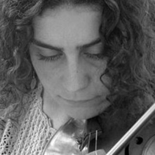 Γυναίκα περαστική, της Κωνσταντίνας Κυριαζή