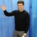 Ουκρανία: Ο κωμικός Βολοντίμιρ Ζελένσκι κερδίζει τον πρώτο γύρο των προεδρικών εκλογών