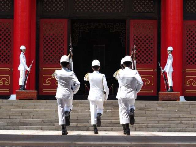 Η αλλαγή φρουράς στo Μνημείο των Μαρτύρων της Ταϊπέι