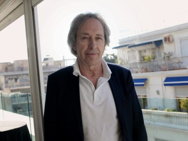 Τι ενώνει τον Λένιν με τον Κάνιε Γουέστ; Μία χρυσή λεκάνη τουαλέτας, απαντάει ο Πασκάλ Μπρικνέρ στη «Σοφία του χρήματος»