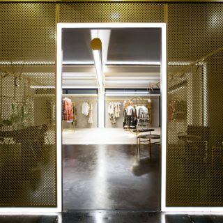 Όταν η κίνηση των αυτοκινήτων πάνω στην Εθνική Οδό ενεπνεύσε ένα αρχιτεκτονικό γραφείο δημιουργήθηκε ένα κτίριο που θέλουμε να επισκεφθούμε