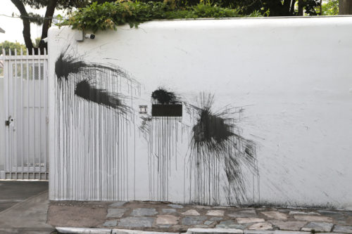 Ο «Ρουβίκωνας» ανέλαβε την ευθύνη για την επίθεση με μπογιές στο σπίτι του Αμερικανού πρέσβη