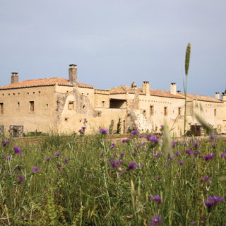 Μπορεί ένα ξενοδοχείο να συγκεντρώσει όλη την ομορφιά, την ιστορία και την παράδοση της Μονεμβασιάς;