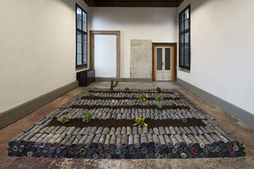 Μεγάλη αναδρομική Κουνέλλη στο Fondazione Prada, στη Βενετία