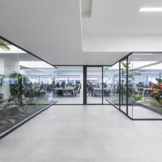 Ο χώρος αυτός βρίσκεται σε ένα κτίριο του ’70 στην Ομόνοια, είναι τα γραφεία μιας εταιρείας πληροφορικής