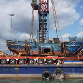 Ένα ψαράδικο-φέρετρο 800 προσφύγων εκτίθεται στη Μπιενάλε της Βενετίας