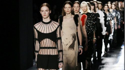 Κορυφαίοι οίκοι μόδας λένε όχι στα ανήλικα μοντέλα