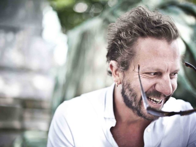 «Μπορεί ο καθένας να πει ό,τι θέλει για τους dEUS, αλλά κανείς δεν μπορεί να πει ότι είμαστε βαρετοί»