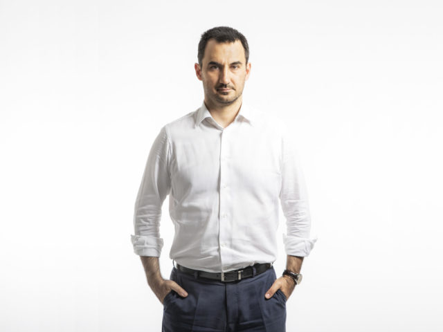 Φωνάξαμε τον υπουργό Εσωτερικών Αλέξη Χαρίτση στην Popaganda για να τον ρωτήσουμε γιατί πρέπει να ψηφίσει ένας νέος σήμερα