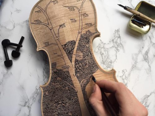 Τα απίθανα βιολιά-γλυπτά του Λεονάρντο Φρίγκο