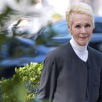 Ο Τραμπ διαψεύδει τις καταγγελίες αρθρογράφου του περιοδικού Elle ότι τη βίασε τη δεκαετία του 1990: «Δεν είναι ο τύπος μου»