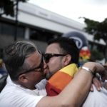 Η Κόστα Ρίκα γίνεται η πρώτη χώρα στην Κεντρική Αμερική που επιτρέπει τους γάμους μεταξύ ομοφύλων