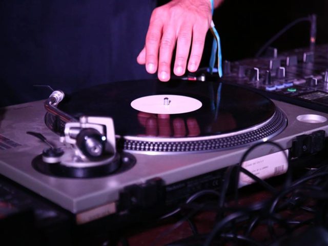 Yupiyaya, και μέχρι του Αγίου Πνεύματος θα χορεύουμε στη Δονούσα